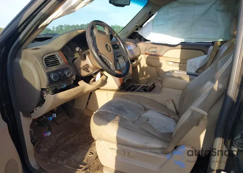 2011 Chevrolet Suburban 1500 Ltz z USA, uszkodzony, nr VIN 1GNSKKE35BR374949